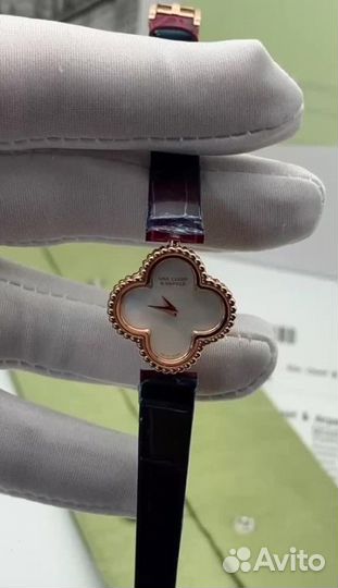 Женские часы Van Cleef