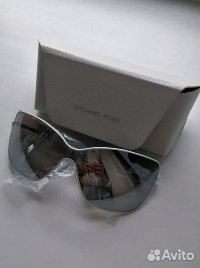 Солнцезащитные очки Michael Kors