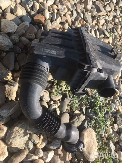 Toyota funcargo корпус воздушного фильтра