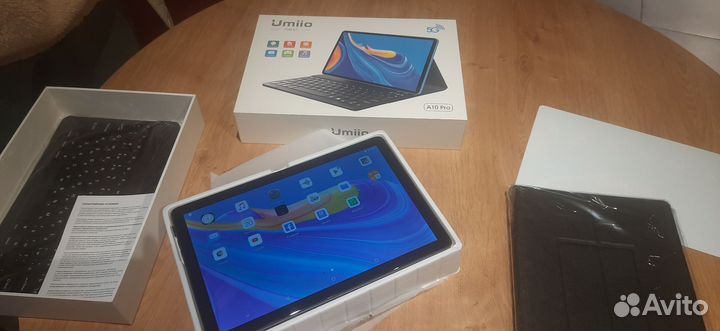 Планшет Umiio с клавиатурой