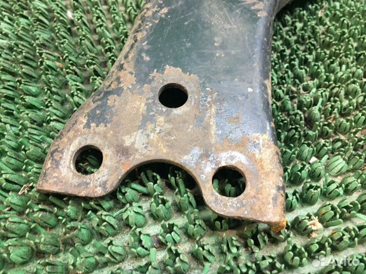 Рычаг подвески передний левый Toyota Matrix ZZE132