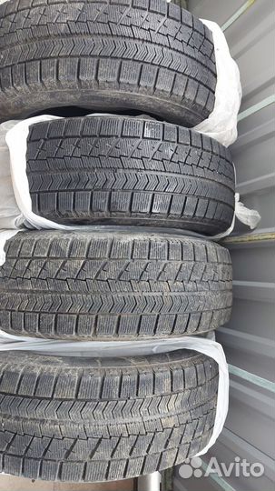 Bridgestone Blizzak VRX 215/65 R16 98S