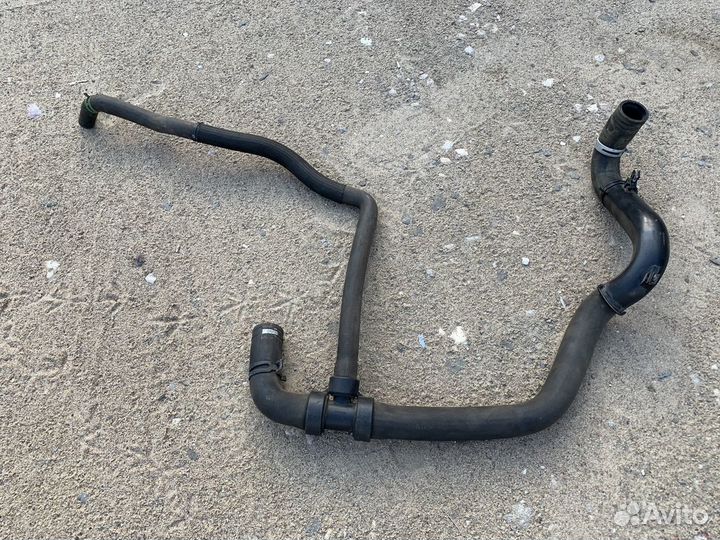 Патрубок охлаждения Renault