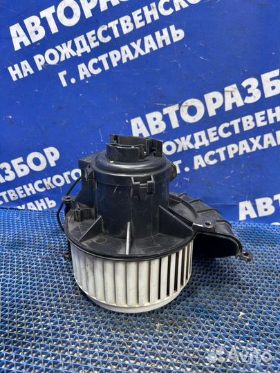 Моторчик печки Opel Astra Gtc купе Z18XER 2008