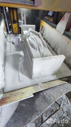 Скульптура из мрамора Дева Мария