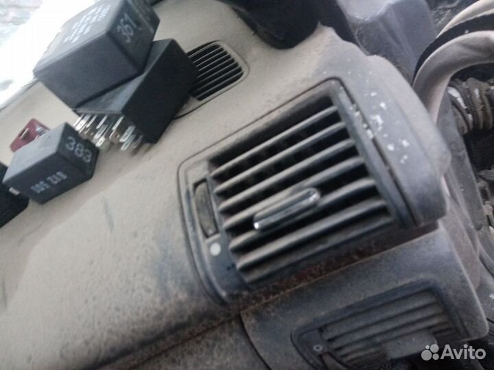 Дефлектор в торпедо Audi A8 D2