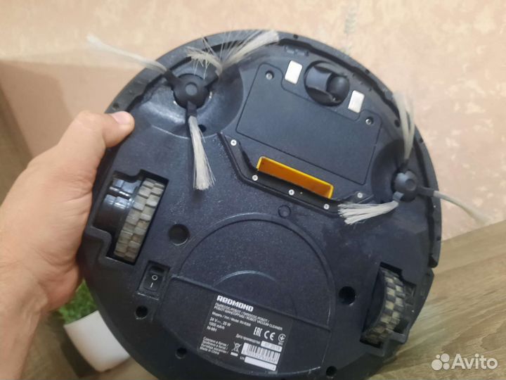 Redmond робот пылесос