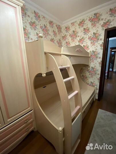 Мебель в детскую комнату