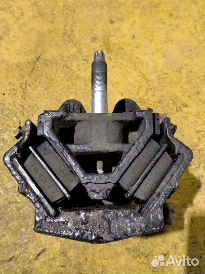 Подушка двигателя передняя MAN