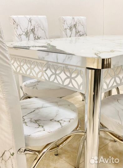 Раскладной стол и стулья