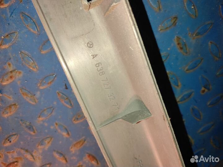 Накладки рамок стекл передних дверей W638