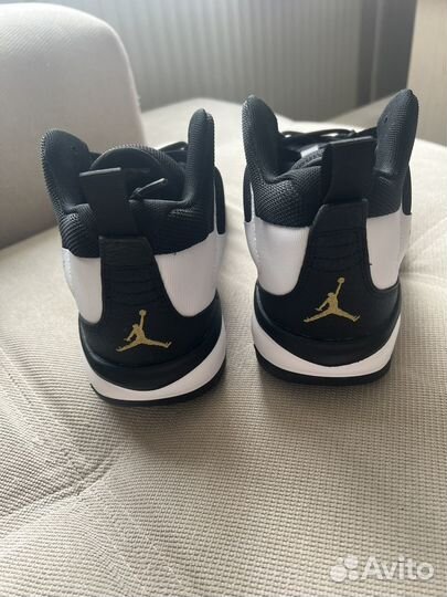 Кроссовки Jordan stay loyal 3