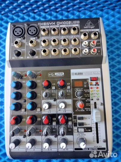 Микшерный пульт behringer