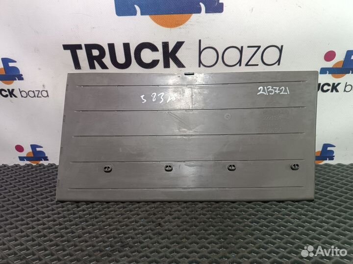 2221154 Коврик верхнего вещевого отделения правый