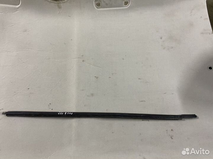 Уплотнитель стекла Kia Rio (QB) III (2011–2015)