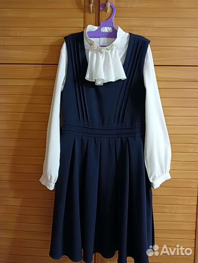 Сарафан школьный и белая блузка