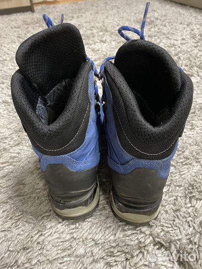 Треккинговые ботинки