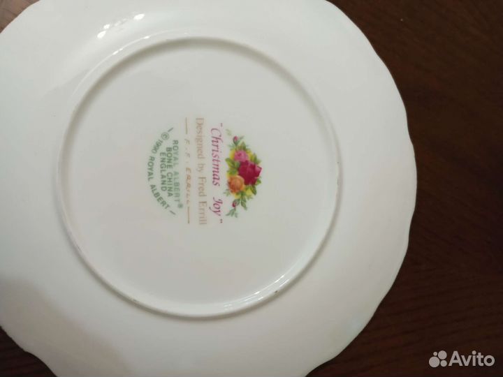 Тарелка настенная Royal Albert