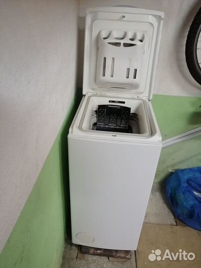 Стиральная машинка whirlpool AWT5100 На запчасти