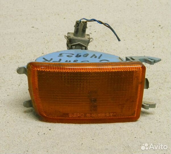 Поворотник правый VW Golf 3 Depo