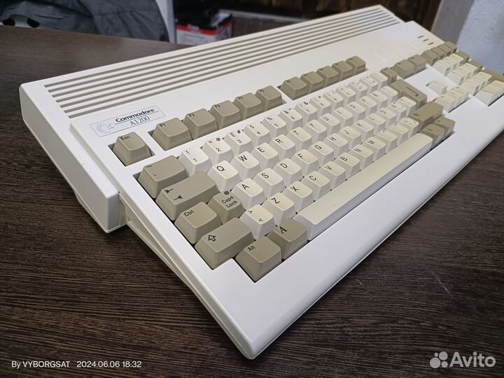 Редкий компьютер Commodore Amiga A1200