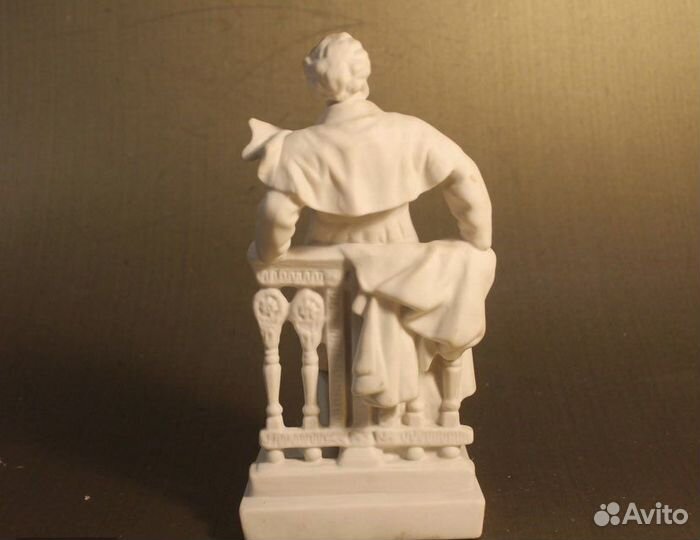Статуэтка А.С.Пушкина из бисквитного фарфора