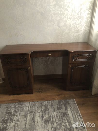 Письменный стол