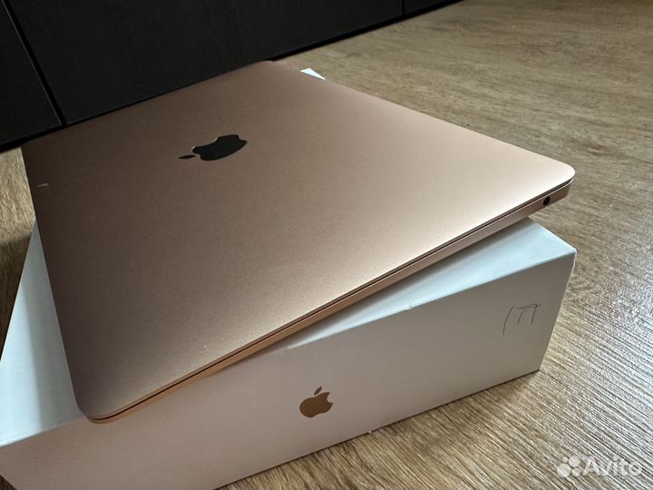 Apple MacBook Air 13, 2020, retina. i3, 256 SSD