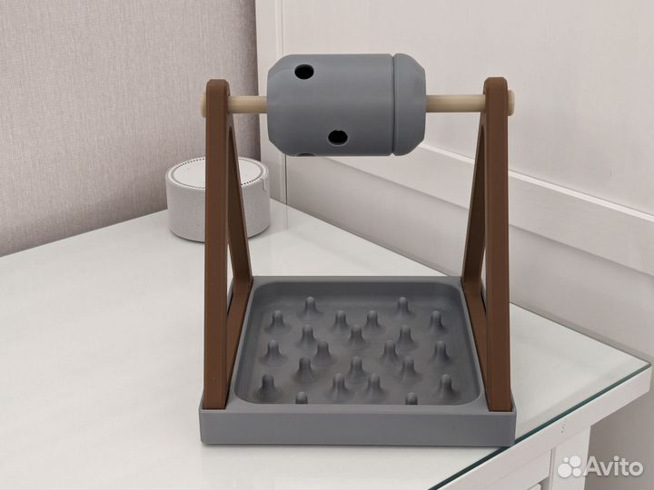 Игрушка-кормушка для кошек