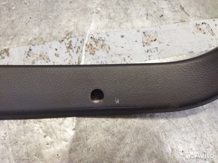 Обшивка двери багажника задняя левая Toyota