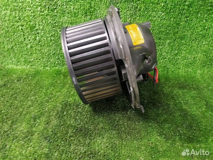 Моторчик печки Volkswagen Passat (B6) (2005-2010)