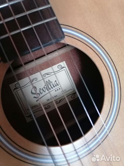 Акустическая гитара