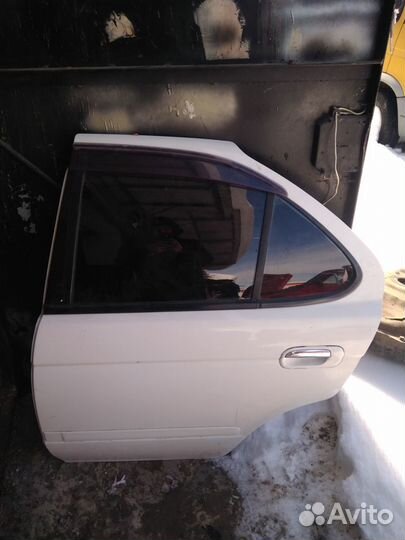 Стекла дверей Nissan Sunny fb15