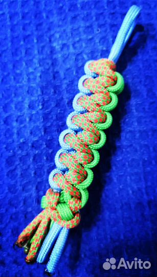 Брелок из паракорда