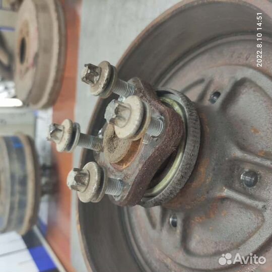 Тормозной барабан задний левый Renault Sandero 2