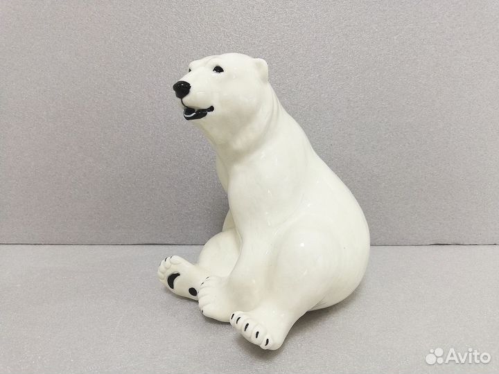 Фигурка белый медведь сидит