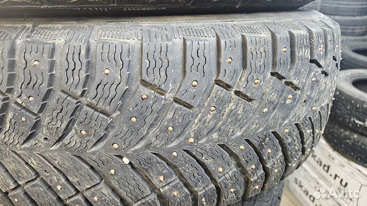 Michelin X-Ice North 4 215/65 R16