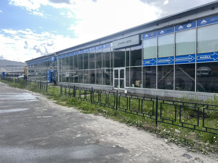 Здание, 2500 м²