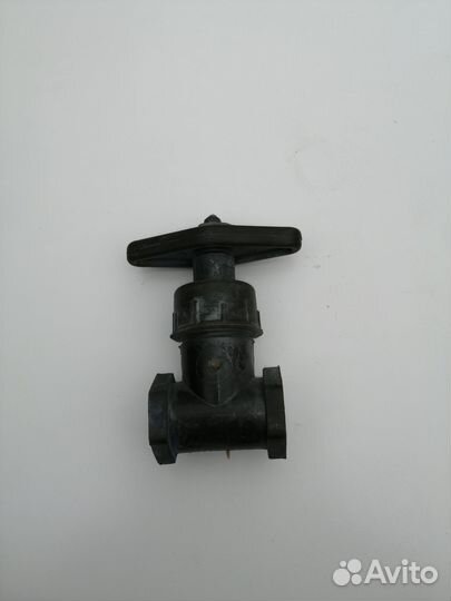 Кран для трубопровода пластикового