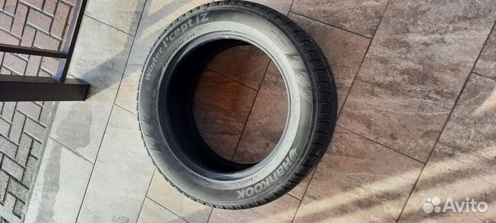Hankook Winter I'Cept IZ2 235/55 R17 99T