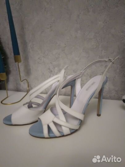 Кожаные новые босоножки justcavalli