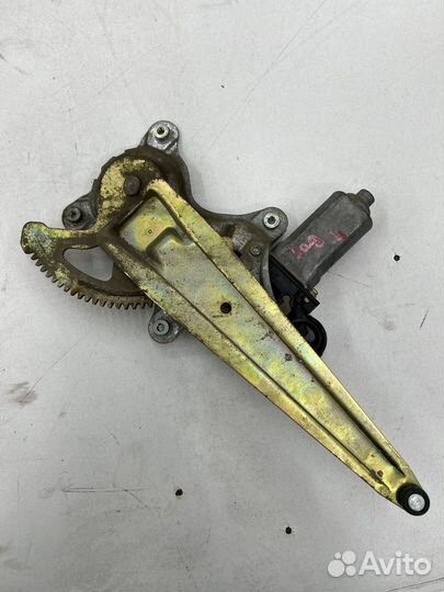 Стеклоподъемник задний левый Pontiac Vibe