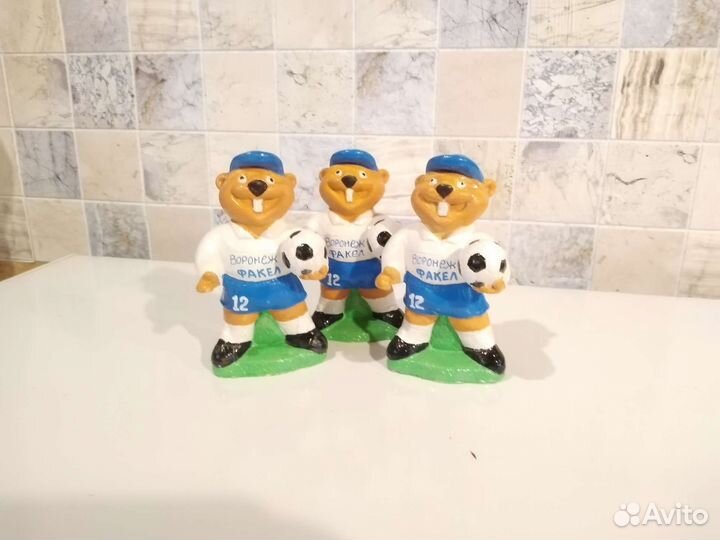 Фигурка бобр. Талисман футбольного клуба факел