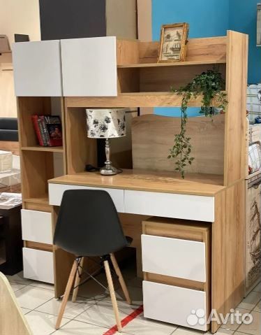Компьютерный стол с тумбой и пеналом