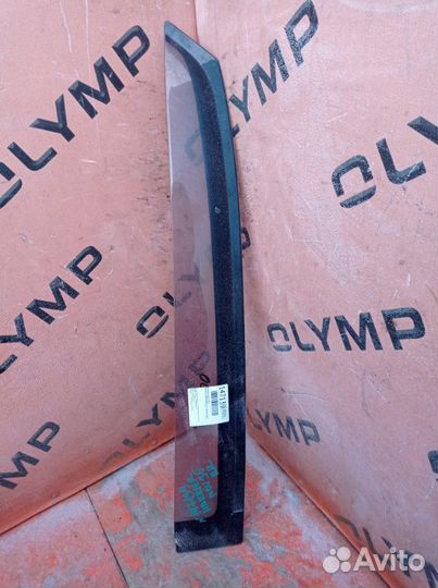 Ветровик задний правый Toyota Harrier MCU35 1MZ-FE