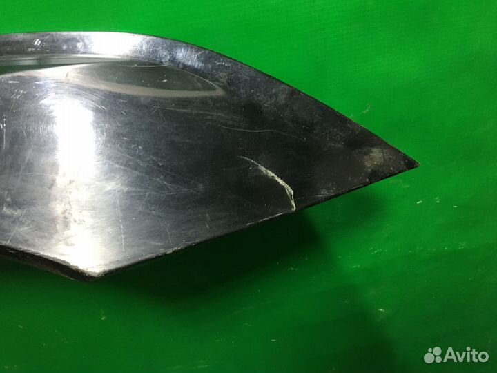 Накладка переднего крыла правого Escalade 2000-06