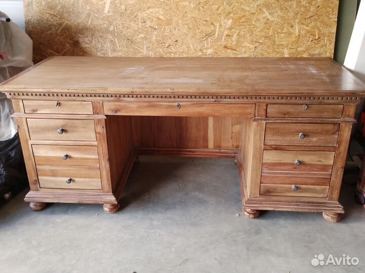 Старинный стол