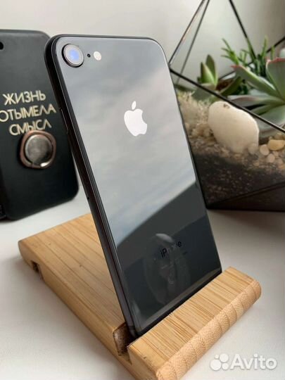 Телефон iPhone 8 Black 64 gb