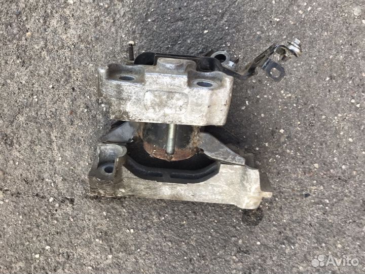 Toyota RAV 4 правый кронштейн двигателя в сборе