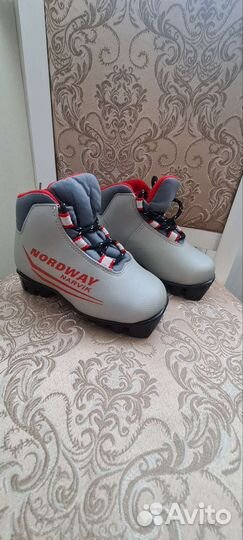 Лыжные ботинки